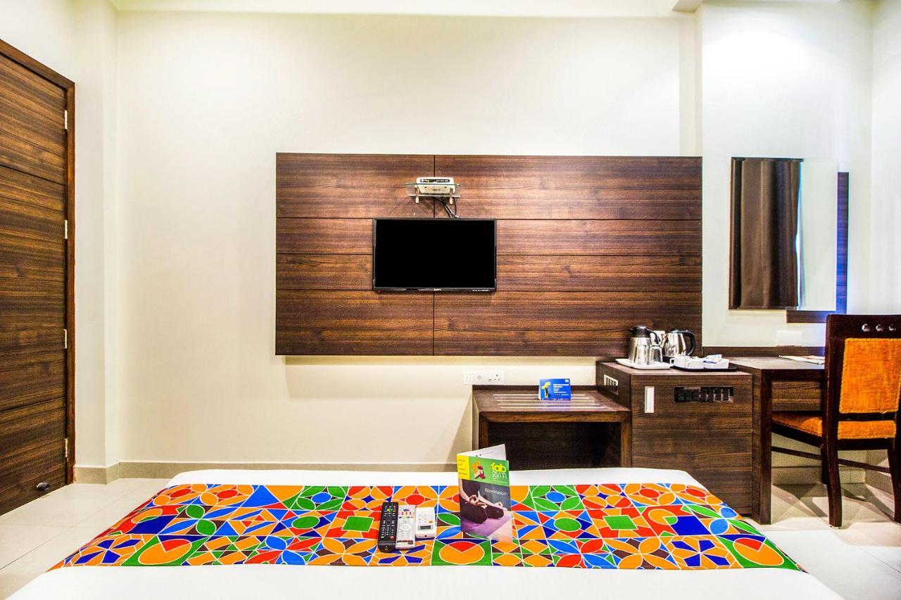 Fabhotel Kk Continental Albert Rd Amritszár Kültér fotó