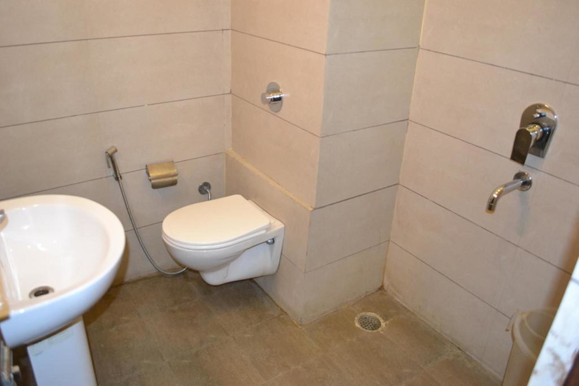 Fabhotel Kk Continental Albert Rd Amritszár Kültér fotó