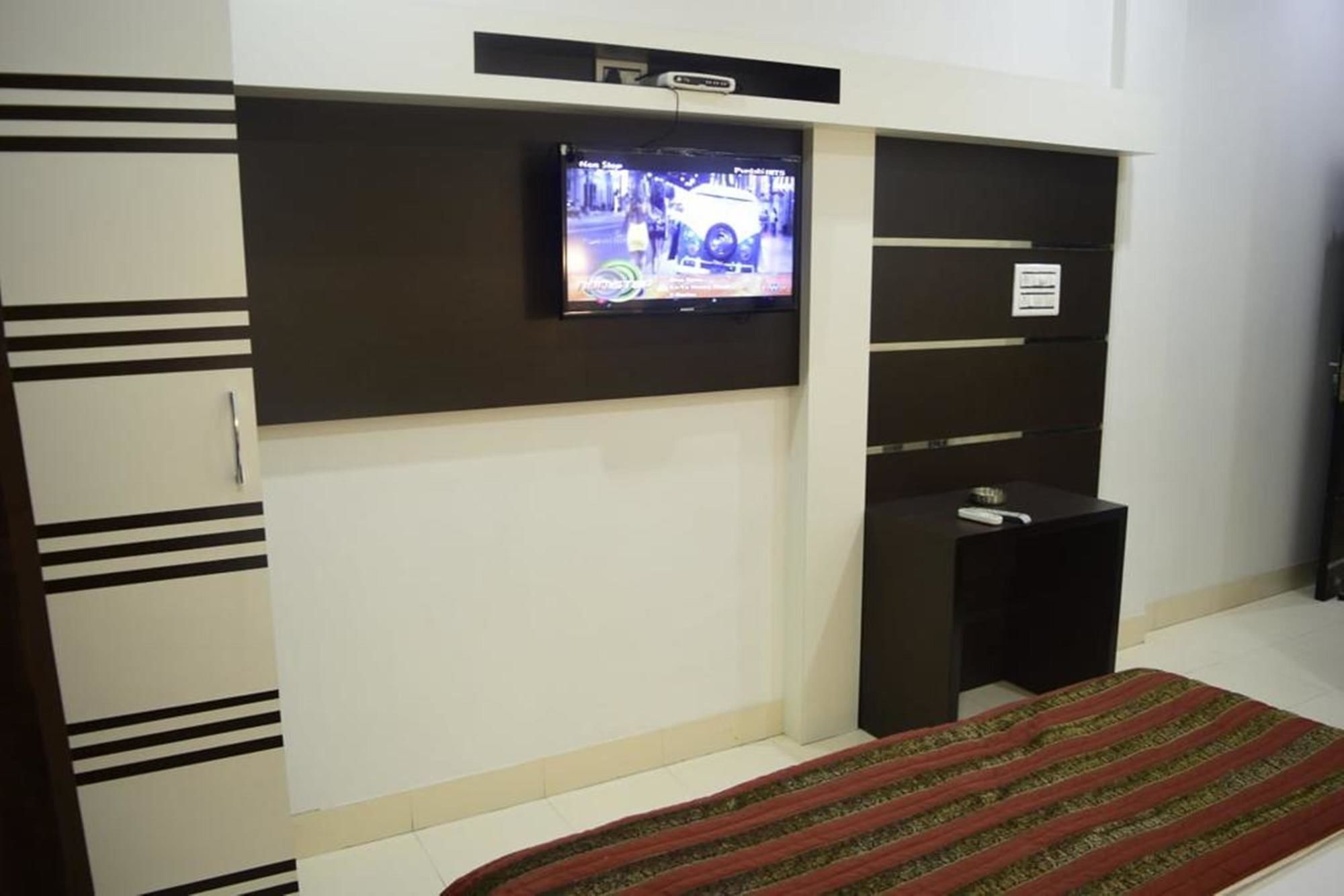 Fabhotel Kk Continental Albert Rd Amritszár Kültér fotó